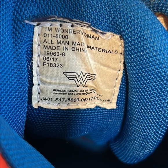 Wonder Woman Girls High Tops Size 1 - Picture 8 of 9